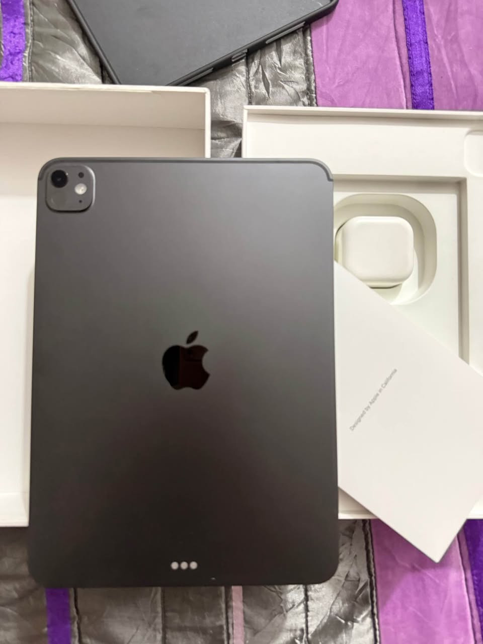 ايباد برو M5
 ipad pro m5 11 inch 
ذاكره 256 
بطارية 100‎%‎ 🔋 
مشحون 55 مره بس 
نظافة 100‎%‎ 
داخل الضمان 
نظيف كلش الجهاز 
كامل ملحقات 
مكان كربلاء 
السعره 1350 وبي مجال شي بسيط 
***********
*********** كربلاء, العراق
