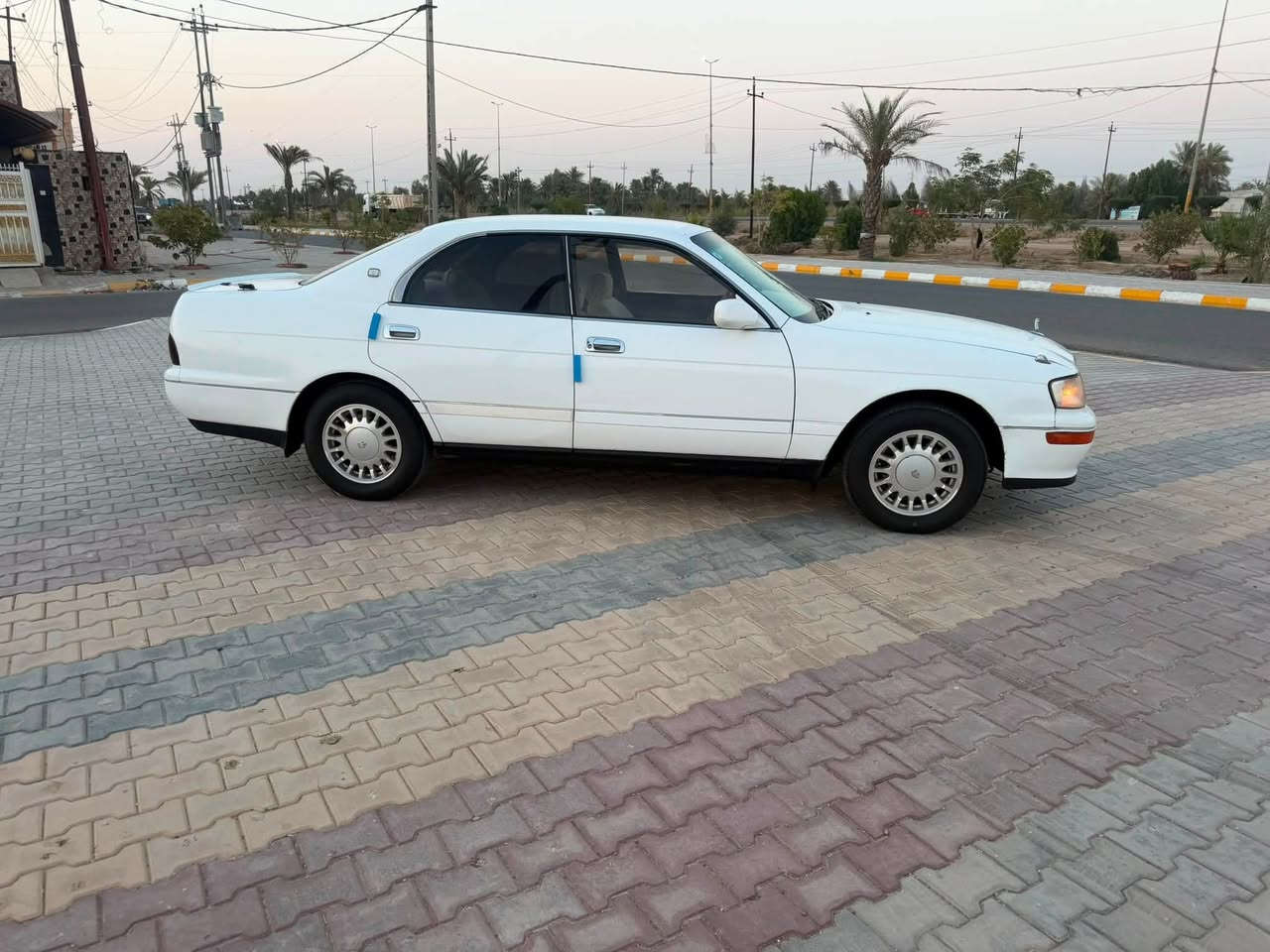 السلام عليكم بطه متصل موديل 92 السيارة مكفوله كفاله عامه مكينه ثنين ونصّ مكفولات حاويه رقم بغداد دولي سنويه ل31  منظومه غاز فتح قفل ريمون تخم تاير حداديه جديده تبريد ثلج ويل كب جديد سياره جديده مال جناي ما بيهه اي نقص السعر 62 وبيها مجال شراي هذا رقمي *********** مكان السياره واسط ما متواجد ع فيس
