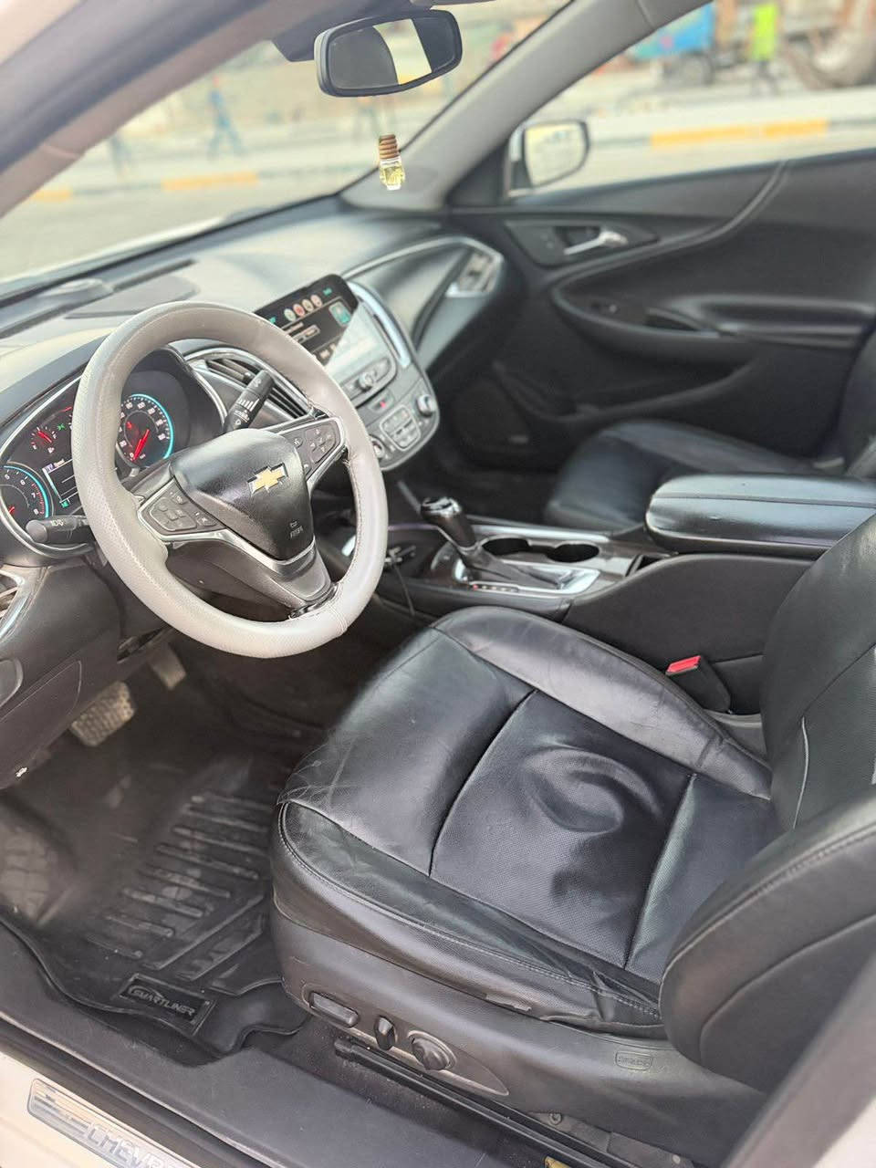 شوفرليت ماليبو 
موديل 2018
فئة بريمير
مكينه 2000تيربو
كير ATF
كفاله السياره داخله تقرير تعمل وتسير
بيها ملاحضات خفيفه
رقم بصره بأسمي

المواصفات اوتو بارك
(1)- اللون ابيض صدفي مميز
(2)- عداد المسافه : 170 الف كيلو متر 
(3)- -محرك 2000 تيربو 
(4)- كير 9 نمر
(5)- بصمة تشغيل وبصمة أبواب
(6)- تشغيل عن بعد 
(7)- ويل فراشه حجم 19
(8)- يدات أبواب نيكل
(9)- إشارة بالمراية
(10)- نقطة عمياء بل مراية
(11)- لايت زنون بلادي
(12)- لد أمامي 
(13)- فول تحكم ستيرن 
(14)- كشنات كهرباء 
(15)- تبريد قطعتين 
(16)- كشنات جلد اسود بلادي 
(17)- تبريد كشنات 
(18)- تدفئة كشنات
(19)- كشن ذاكره خزن 
(20)- تدفئة ستيرن
(21)- صاج بلادي 
(22)- سماعات BOSS
(23)- مانع انزلاق
وبعد مواصفات بيها معروفة 
السيارة كللش جديدة 

#جاهزة من كل النواحي 

السعر / 145ورقة وبيها مجال 

العنوان / البصره حي الشرطه 

للاستفسار/ *********** البصرة, العراق
