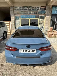 تيوتا كامري  موديل 24 مواصفات  SE  داخل اسود  كشن جلد اصلي من شركة توي...