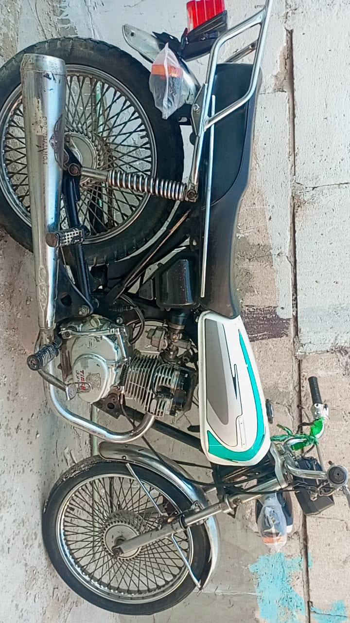 شباب دراجه للبيع اسكنر موديل 20  سعره خاص شراي يتصل ***********
