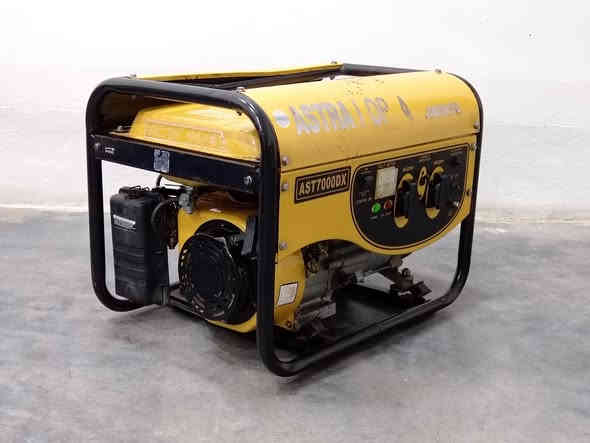 السلام عليكم للبيع مولد استرا  باب اول 12 امبير ملف نحاس مولد كلش نضيفه   يشتغل  ما داخل اي تصليح بعده وضع شركة صوته كلش هادئ وقتصادي بصرف البانزين سعر 145 الف  مكاني بغداد   يوجد خدمه توصيل
للاتصال .ع رقم *********** *********** واتساب
