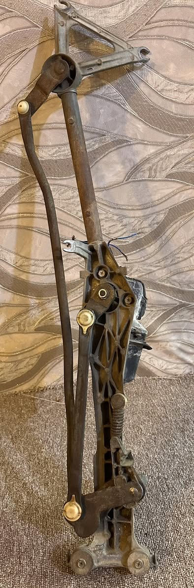 السلام عليكم مجموعه أغراض تفصيخ هارتوب اللي يفيدنا يراسل وعندي توصيل لجميع المحافظات ،،، 
جام لايت جديد بالكارتون جهة اليمين ب٢٠ الف
سكنات زوج أصليات مستعملات وبيهن واحد مكسور ب ١٥ الف
ماطور وذراع ماسحات هارتوب تفصيخ جديد ب٤٠ الف
زوج كفرات كلوب لايتات ب٥ الف 
اكو توصيل ،،،


**إذا كنت صاحب هذا الإعلان وتريد حذفه لأي سبب، رجاءا أرسل رسالة إلى الدعم الفني**