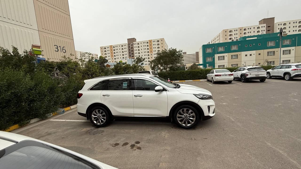 كيا سورنتو موديل 2018 خليجي شكل 20 شركه دولية مكفولة من الضربة والصبغ فقط بارد في خشم البنيد قليل جدآ مثل مموضح في الصورة 
رقم بغداد الدولي سيارة بأسمي
مواصفات 
بصمة 
باب خلفي كهربائي 
لدات امامي خلفي 
لايت زنون 
كاميرا اصليه دواره
حساس امامي خلفي اصلي 
كشنات جلد
كشن كهربائي
3قطع تبريد
لد امامي بك لايت لد
تحكمات ستيرن
7 راكب 
ويل كب نيكل 
بصمه أبواب 
6 سلندر  3500  بلادي
كير 8 نمر مامفتوح بلادي 
مري شفط أشاره بالمري
بردات بلادية 
فول تحكم أ ستيرن
أربع انضمة قيادة 
سيارة خير من الله 
ماشية 137 ألف 

السعر 235 بيه مجال للجادين فقط 
العنوان مجمع بسماية 
***********
