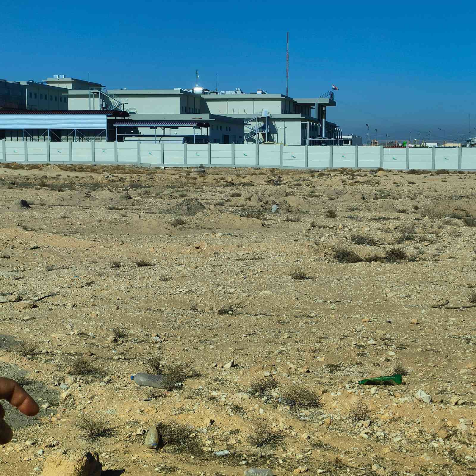 🛑🛑🛑🛑بسم الله الرحمن الرحيم 🛑🛑🛑🛑
على بركت الله 
​ارض للبيع بمساحة 200م - موقع استراتيجي وتجاري واعد 🏗️
​للبيع قطعة أرض مميزة جداً في منطقة تشهد تطور عمراني سريع (مجاور مستشفى حديثه الجديد).
🔹 الموقع بالتحديد: على الشارع الداخلي الرابط بين المستشفى ومقبرة الحولي، خلف بلوك المحلات التجارية. بصف الركن 🛑🛑🛑🛑
🔹 تفاصيل الأرض:
​مساحة 250م.
​أرض مستوية (عدلة) تماماً.
​موقع قريب جداً من الشارع (مسافة 13 متر فقط).
​🌟 ملاحظة: المنطقة هي واجهة التوسع الجديدة، مما يجعل القطعة فرصة ممتازة لمن يبحث عن ضمان لمستقبله العقاري.
وراح اذكرلكم فديو توضيحي وصور للارض 
_______________________
​📞 للمعاينة والاستفسار:
مراسلة الواتساب أو الاتصال المباشر:
مامتواجد فيس 
***********
