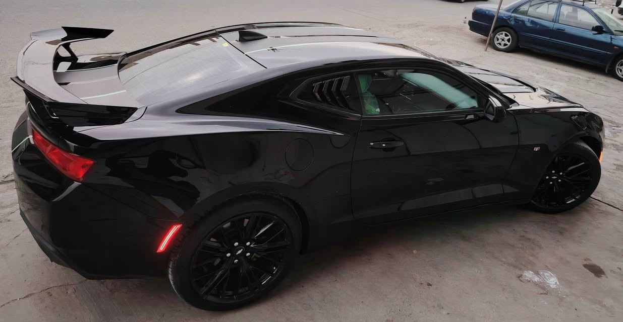 السلا عليكم تحية طيبة
كمارو 2017 للبيع فقط بدون مراوس
المواصفات:
1 محرك 6 سلندر 3600🔥✈️.
2كير عادي 7 سرعات 🌪.
3 دعامية ZL1.
4بنيد ZL1.
5 تخم ويل جديد اصلي ZL1.
6 سقف كنتارة 
7جناح  الشكل الجديدZL1.
8 دواخل جلد اخضر فسوري درجة اولى 💚.
9 لدات داخلية متغيرة .
10حدادية السيارة بالجيس كل اجزاء الصدر جديدة .
ملاحظة/ السيارة مصروف عليه كلش هواية مسويله ادامة كاملة للمحرك والكير و الكهربائيات ومنظومة التبريد  وعلية تخم تاير جديد و تخم دسكات جديد السيارة جاهزة من جميع النواحي مابيه اي مصرف حتى بصمات عدد٢ وياها 
الحادث/ جاملغ امامي ايسر جهة السايق مبدل نفس الون و البنيد محدث ZL1 مثل ماذكرت فوك  .
السعر / 125 بيه مجال بسيط للشراي
السيارة رقم بغداد الجديد بأسمي تحويل ثاني يوم .العنوان بغداد الكرادة.
الشراي يتصل على الرقم/***********
