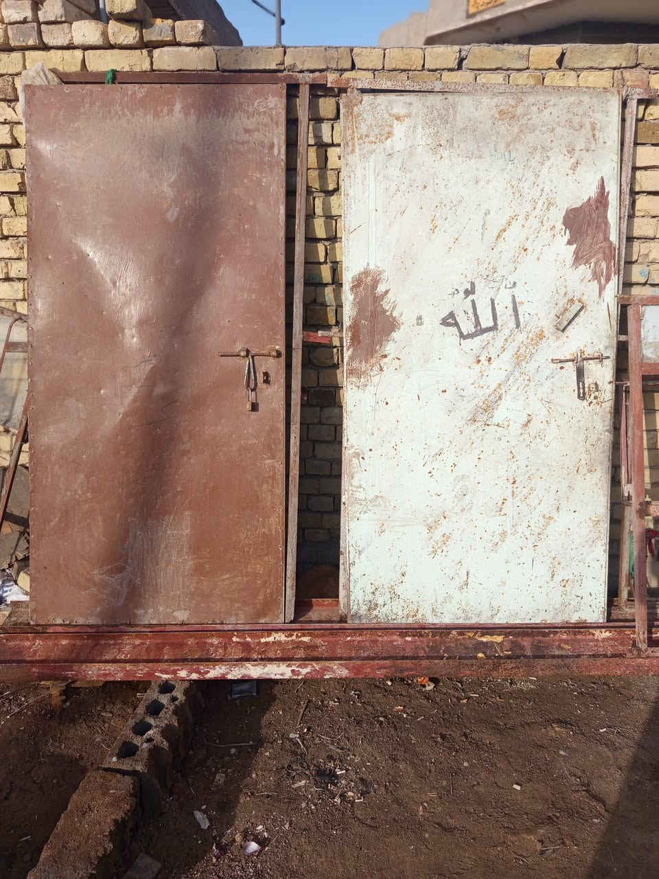 3 شبابيك متر ونص وبيبان 2 طلك وحده للبيع هذا رقمي ***********
