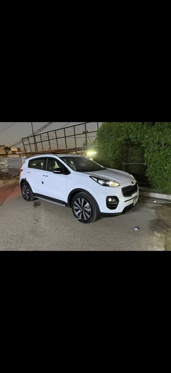 السلام عليكم كيا سبورتج 2019 سياره كفاله عامه ضمان الدوليه فول مواصفات 
بصمه تشغيل 
ترحيب 
سايد بريك دكمه 
وضع نزول المنحدرات 
اتو هولد 
كامره خلفيه 
بك لايت ليد 
داخل حمصي كشنات جلد 
بصمه ابواب 
شاشه تبريد ابيانو مناخين منفصل 
لايت زنون بل كامل 
كشنات ثنين كهرباء 
حساس امامي خلفي 
سياره على وضع الزيرو تراي زيرو على ايدي من الزيرو 
ماشيه 20 الف كماليات كامل شاده وداخل دوشمه كله سبير مانزال بصمات ثنين وكتلوكات الشركه والعده مالته كله بل جيس بعدهن بيه فقط شخط بل جاملخ الخلفي على كد اصبع فقط غير هاذه سياره كفاله عامه شاده دوسات الجماليه اصليات شاده تخم تاير وباتري جديد سعره 220 وبيه مجال رقم بغداد انكليزي الجديد مكاني بغداد الكرخ/ حي الجهاد الضباط ***********
