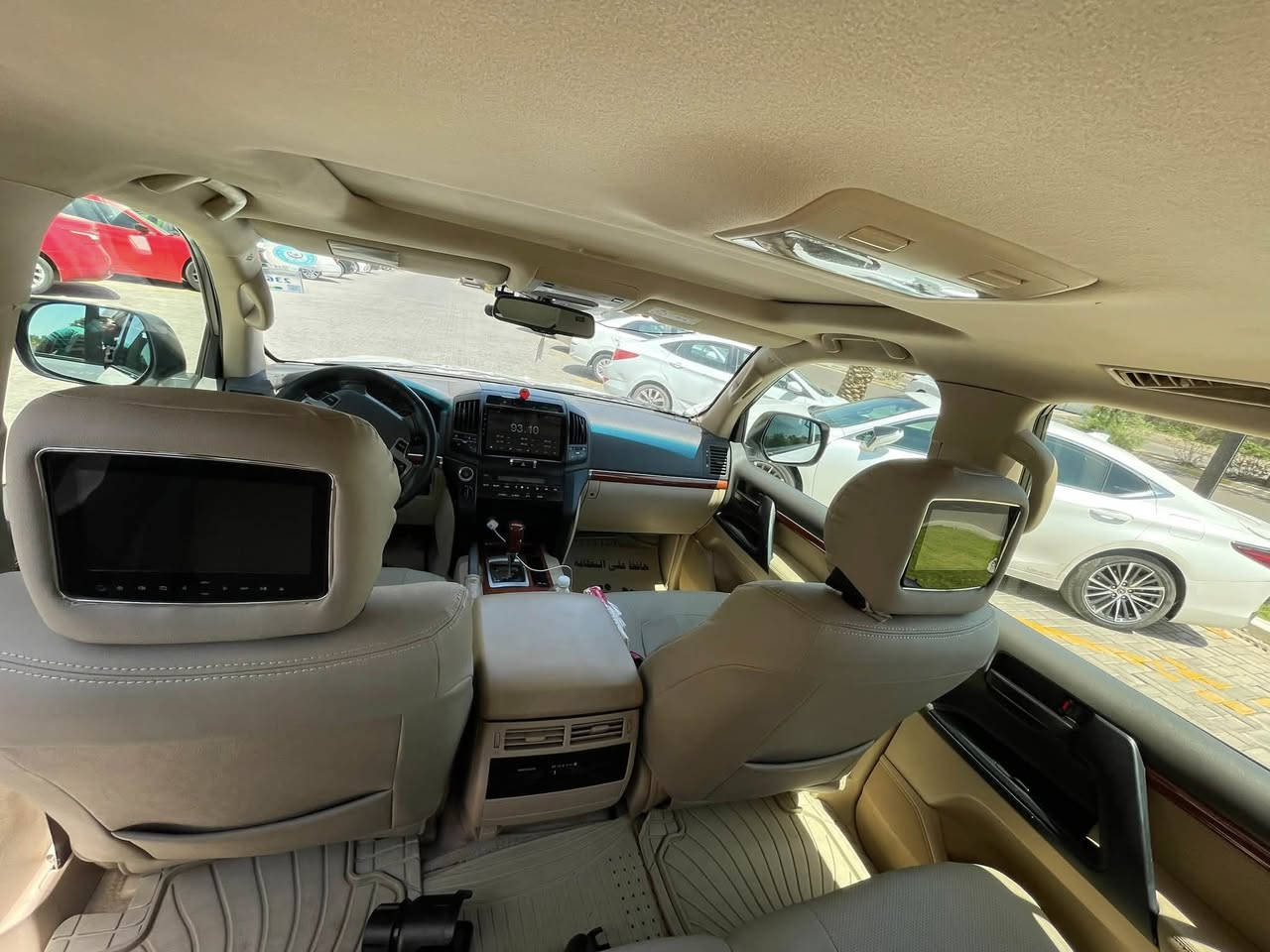 تويوتا لاندكروزر  خليجي بريمير 2015
🚗 فول مواصفات سلايت
⛽ السيارة بانزين وعليها صيانة منظومة كاملة
🛞 تخم تايرات من تاير مول
🪑 داخلية مغلفة تغليف جديد
💡 لايت زينون
⚙️ مكينة وكير مكفولات
🛠️ صدر جديد
📷 كامرة تسجيل أمامية وخلفية
🛞 سبير منازل
🎵 سستم سماعات
🎨 بيها قطعة صبغ نص الجاملغ الخلف فقط
🚪 الباب الخلفي نفس الجهة مفتوح براغي
✅ باقي السيارة مكفولة
📏 ماشية 195 ألف
📄 رقم بغداد وعليها غرامات تنزل من السعر

📮 السـعـر ٣٤ الف وبيه مجال بسيط 

مكان تواجد السيارة: بغداد - حي الحسين
رقم صاحب السيارة:
***********
***********
