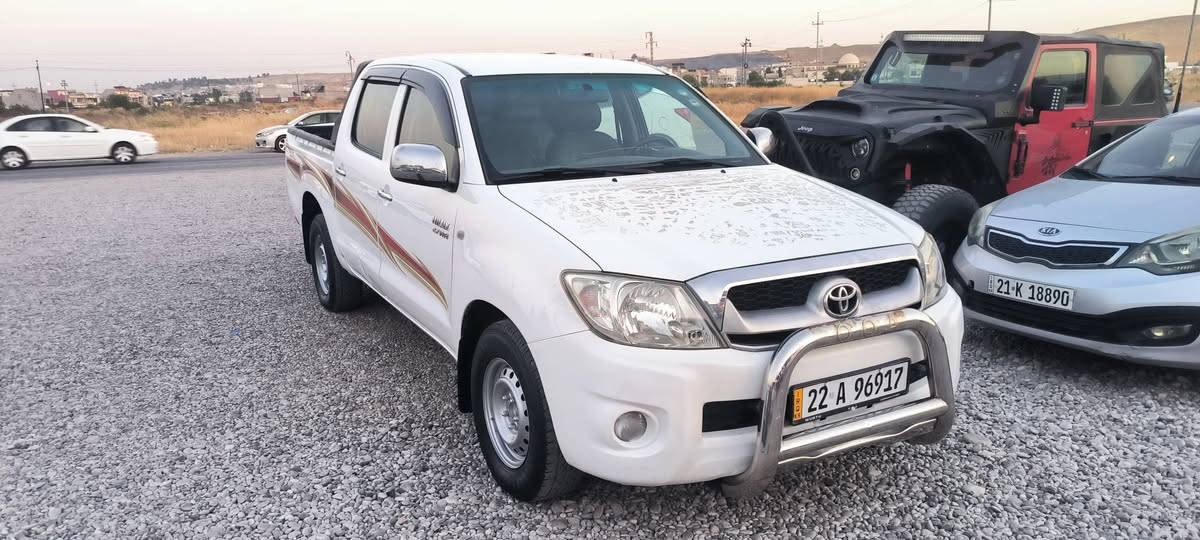 تويوتا هايلوكس فلاحي ۲۰۱۱  ، بدون صبغ    كير ومكينة واكسل ابشرط طخم حداديه جديد واربع تايرات جديد سيارة  تحويل ابشرط  *********** 0 شيخان, نينوى
