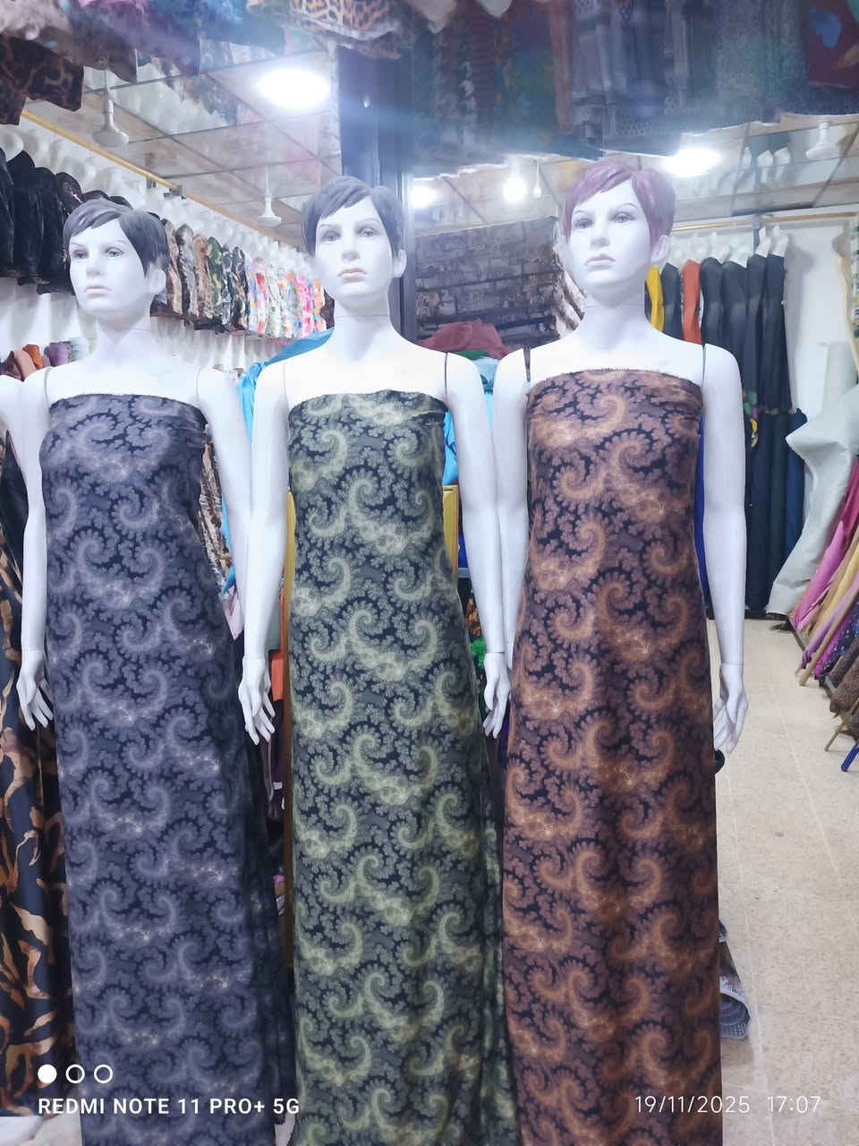 تنزيلات تنزيلات
شتائي صوفيا موهير مشجر وساده
سعر مفرد وجمله باسعار مناسبه
يستخدم للفساتين والدشداشات والبشت ........ 
  تابع الصفحه ليصلك كل جديد 
  عنوان كركوك حي الواسطي عل سايدين النجده مقابيل صيدلية الفجر
بجوار لحم بعجين نونه
 للحجز  ماسنجر او واتساب ***********
رابط البيج الخاص
https://www.facebook.com/profile.php?id=61556801904013&mibextid=ZbWKwL
