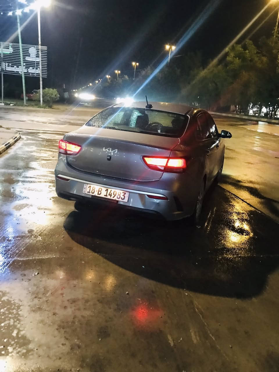 سلام عليكم 

كيه ريوو مديل 23
وارد امريكي 
ماشيه 33.الف حقيقي السياره كلش نضيفه 
السياره من البيت الدوام كلش نضيفه 
ويل كب بلادي كله عله البلد 
السبير مانازل كلمل هواا والعده

السياره بصمه شاشه كبيره 
نضام سبورت مانع نزلق 

داخل اسود بلد 

الساره مو سيفيتي ايتي المكينه الف وخمسميه  دكشن عالي 
 
حادثهاا جاملغ اليمن المامي ونص بنيد بدون شواصي والغود 

وبدون يرباك 
وهناا بلعراق صار بيهاا طخه كلش بصيطه جوه المرايه مال السايق كلش صغيره ومرشوشهُ كلير الباب مال السايق 

والبنيد هم مرشوش والدعاميه هم الماميه 

رقم الشاصي مرفوع بلمنشور طب شوف الحادث 

كشاف زينون ثلجي عالي ناصي ماناقصه برغي السياره تجي تفحص وتاخذ سونار وين ميعجبك 

مكان السياره بابل ناحيت النيل 

ملاحضه شباب السياره بسم ابن عمي تريد تحويل تريد وكاله 

تصل وبيك خير وتدلل 
***********
