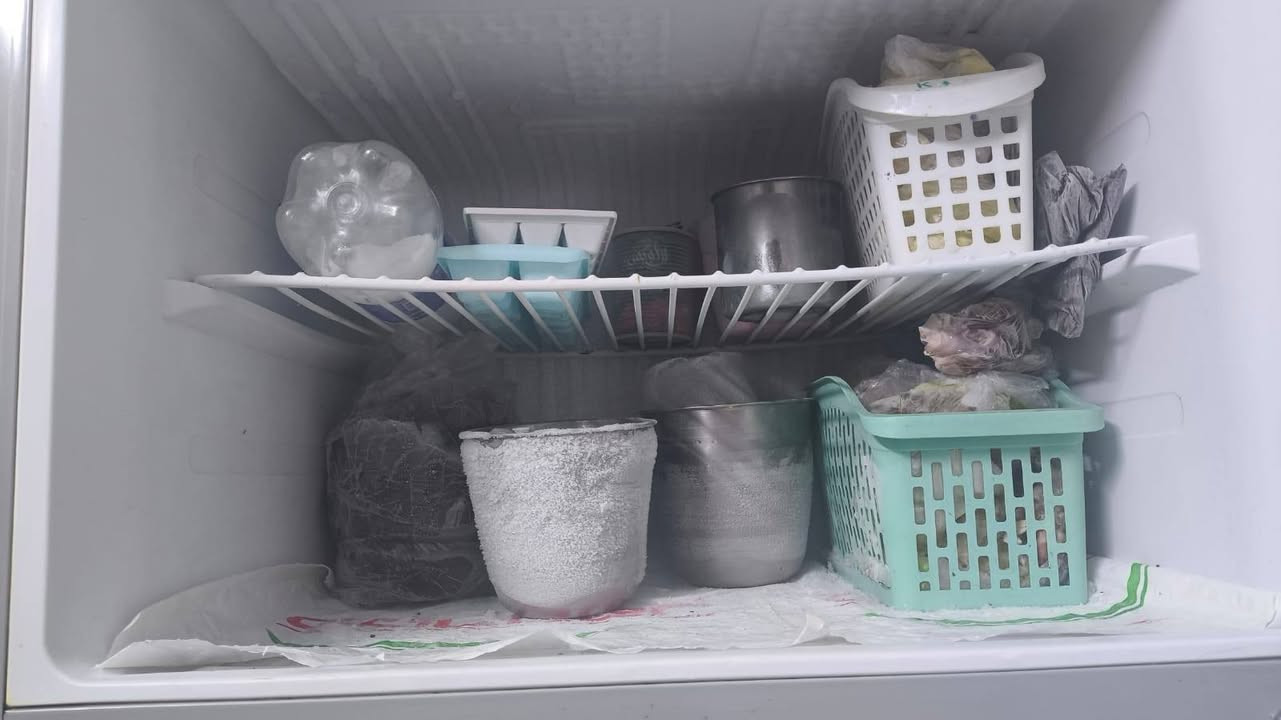 ثلاجة ٢٢قدم السعر ١٥٠الف  بغداد الشعب ***********
