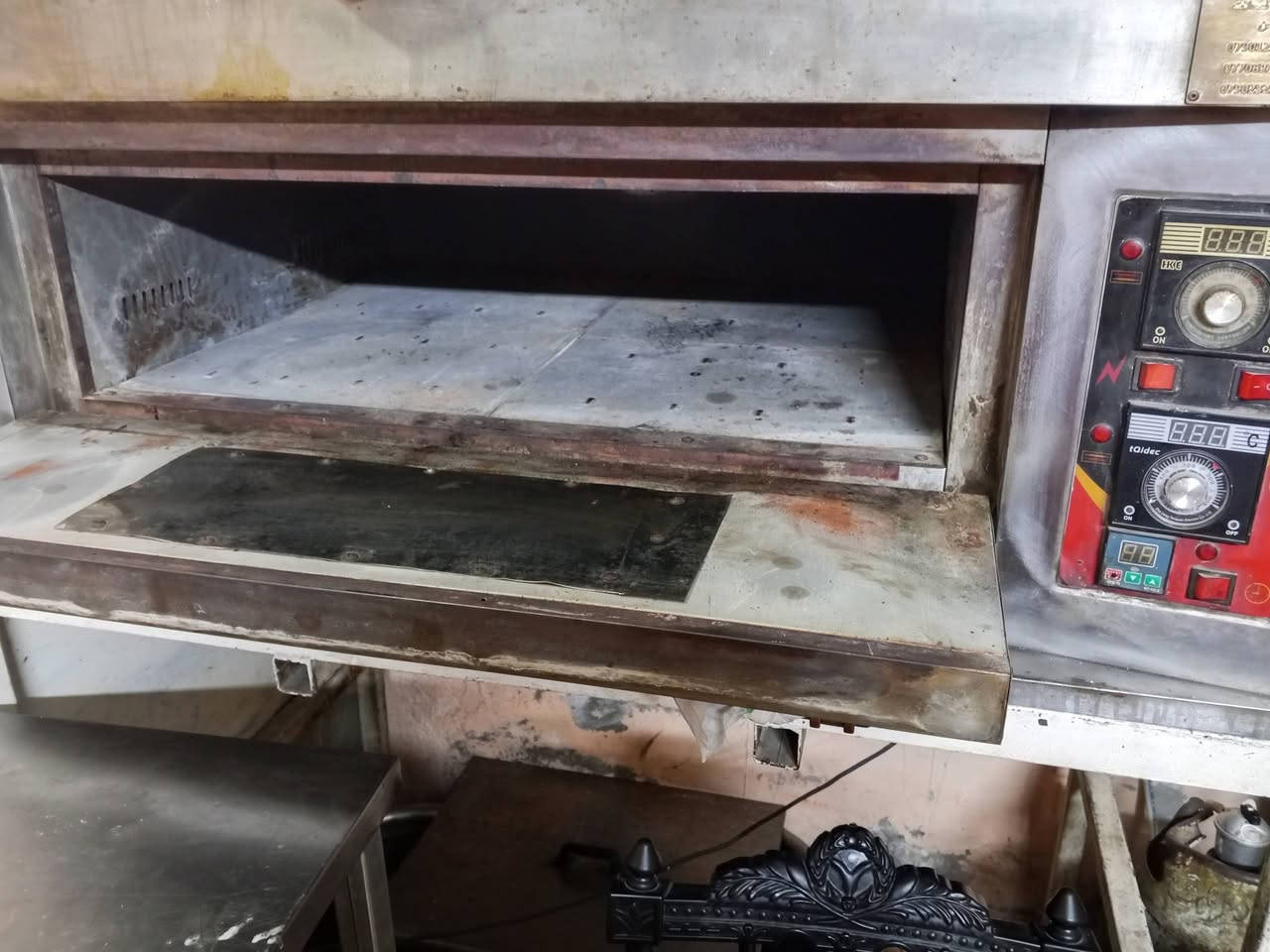 غراض مطعم كامل للبيع المكان مدينة الصدر قطاع 79
***********
