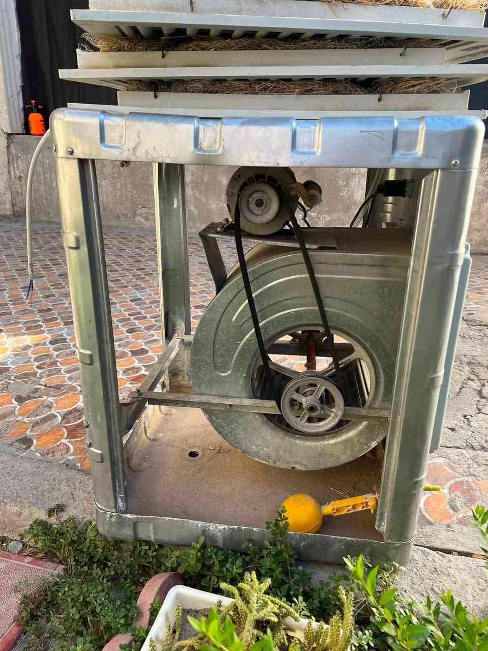 السلام عليكم مبرده حجم 2000ما بيه اي ضررر جديد مثل ما واضحه بل صوره ما ناقصه اي شي كبل شغل استخدامه كلش قليل بسبب المكان الرقم ***********
