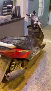 سكنس نثيه للبيع شغاله مكينه تشتغل بس ابيع كوم حديد السعر 300 وبيها مجا...