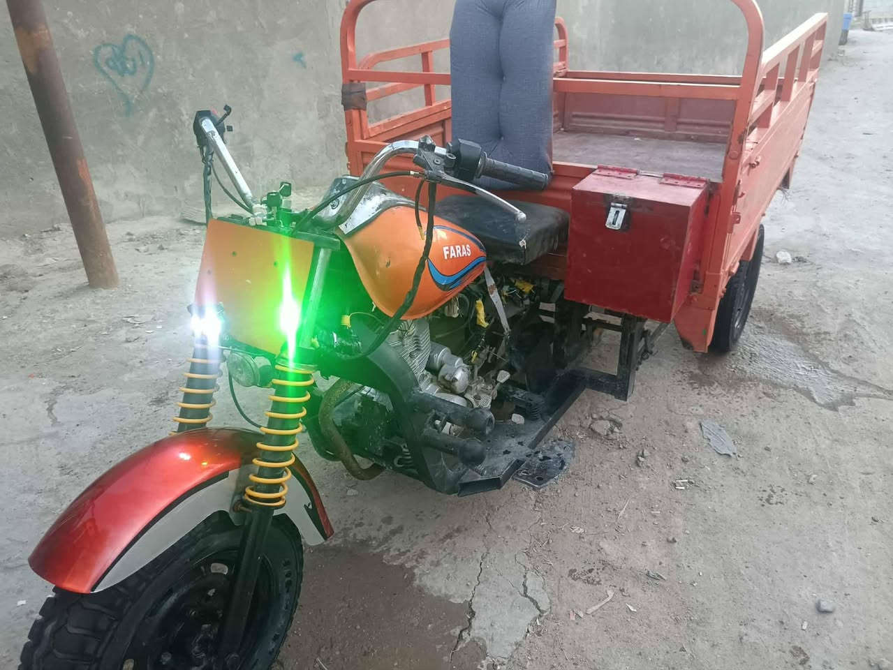 السلام عليكم ستوته دايوان للبيع  رقم ابيض  حلوه ونضيفه مثل ما واضحه بل صور … مكان قرنه نهر الباشه.  رقم صاحب الستوته ***********
