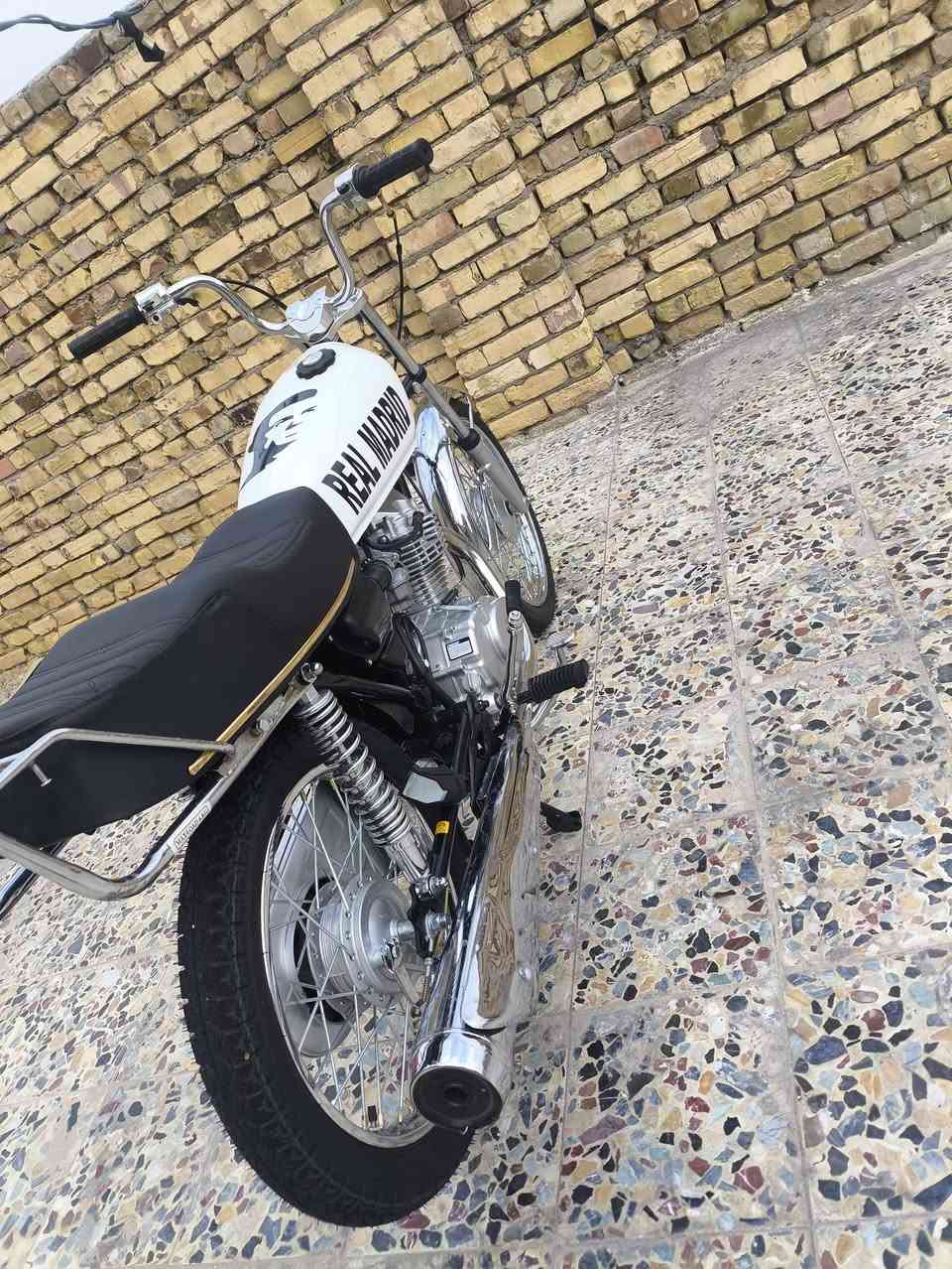 السلام عليكم دراجه للبيع اوراق سكنر 26 صار لها يومين من معمره الدهن بعد ما بابه***********
