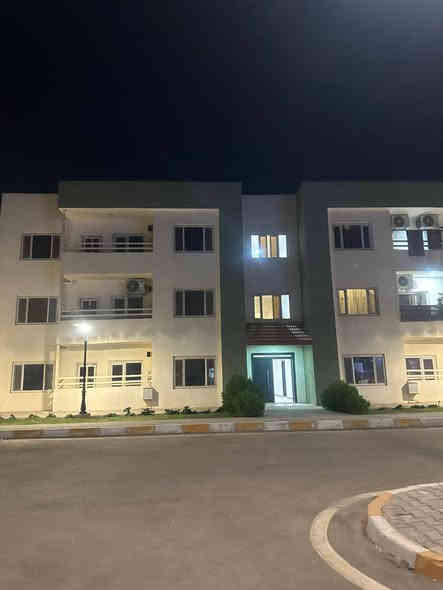 اللبيع شقة  مجمع ريحانة سكني المساحة 142طابق ارضي
واصل 9اجور تحويل القرض 
واصل ٢١  مصفرة اقصاط 
واصل التخصيص 
واصل التامين
واصل اجور المحاماه
واصل اجور الاستلام 
الشقة موقع مميز جدا جدا والسعر مميز جدا جدا 
وجه الشقة على المجمع والبلكونة الخلفية على الشارع الرئيسي للمجمع 
تحتوي على 
بلكونة امامية
ترك خلفي 
استقبال 
غرفتين منام كبيرة 
غرفة وسط
مطبخ منفصل 
ممر حولي 
حمام شرقي
حمام غربي 
استلام فورررري 
للاستفسار الاتصال على الرقم ***********
