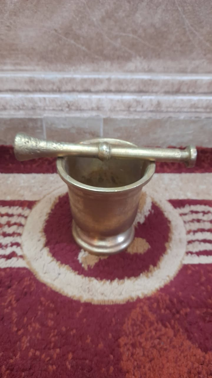 هاون نحاس منقوش 
وزن ٢ كيلو و ٦٠٠غرام 
للاستخدام المنزلي أو للديكور.
السعر:     ٢٧ دينار واصل لباب بيتك 
للتواصل على رسائل الصفحة.
#الجميع_هاون_مدق_هاونات_انتيكا_هدايا_مزهرية_فازات_أدوات_منزلية_نحاس_نحاسيات


**إذا كنت صاحب هذا الإعلان وتريد حذفه لأي سبب، رجاءا أرسل رسالة إلى الدعم الفني**