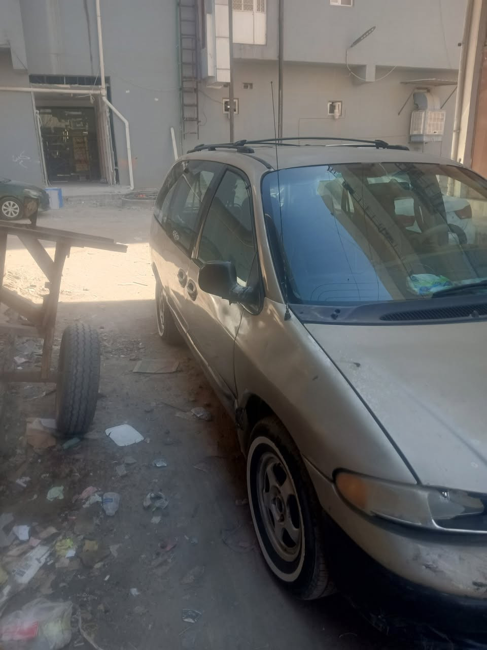 دوج موديل 2000 شغله كامله السياره حلوه بيهه نقص بس بالكير النمره الرابع ما تجي السياره موجوده بديالى بعقوبة وسنويه لل2029 السعر 27 وبيعه مجال مستعجل ع البيع السياره تحويل ثاني يوم الرقم ***********
