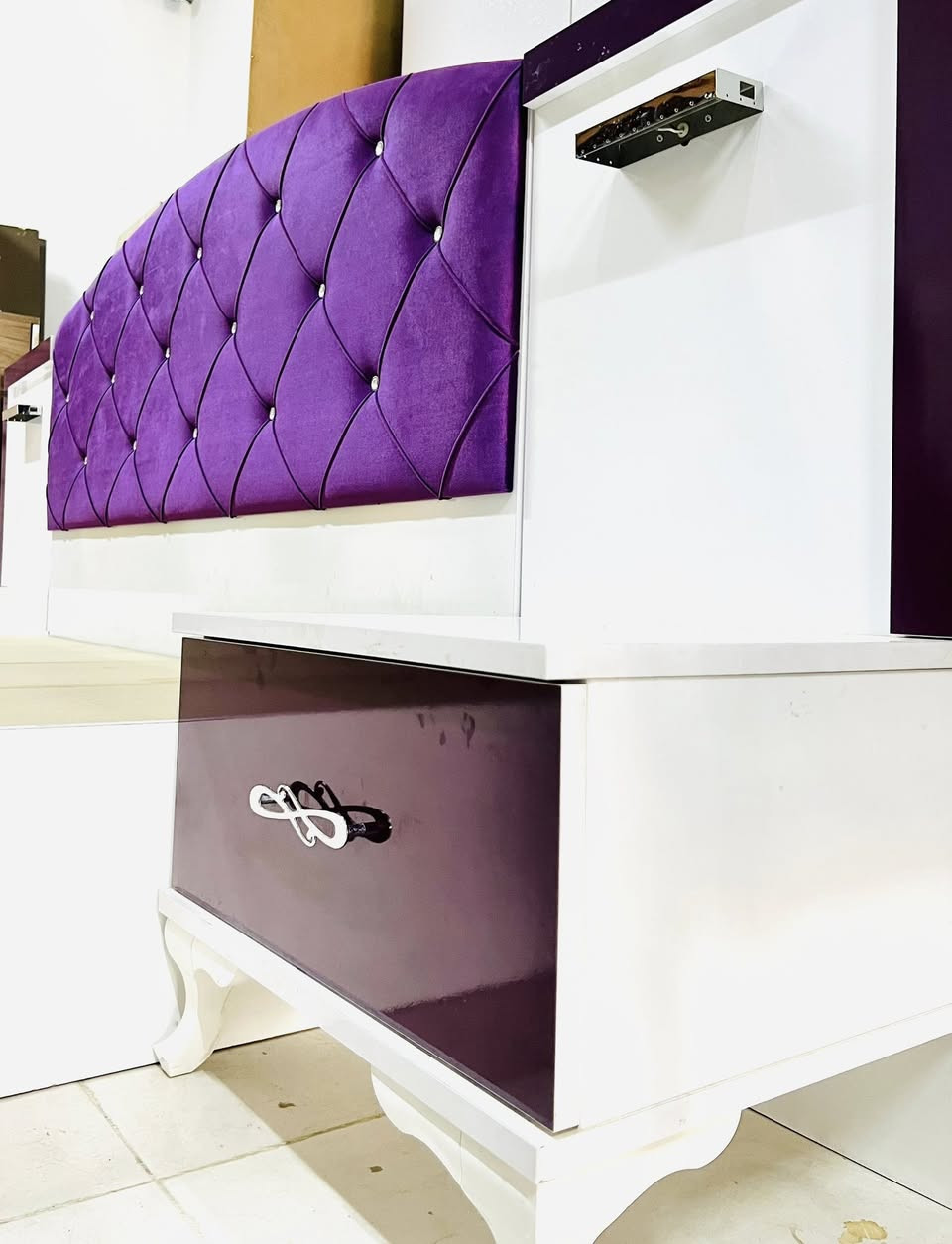 بلاش بلاش 
عربي كوردى #للبيع #بوفروشتن
غرفه نوم تركي 7 قطع لوك سعر ( 375) مجال بسيط
ژور نوستن 7 پارچه لوك نرخ (375) ومه جالى كه م
عنوان كركوك حي النصر
***********
***********
ملاحضه نشتري جميع انواع الاثاث المنزليه
چيت هه يه بو فروشتن وه ره چات
واتساب
