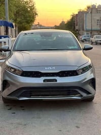 كيا فورتي 2023 ماشية ٢٥ ميل دخلت على ايدي مواصفاتها  تشغيل عن بعد، راد...