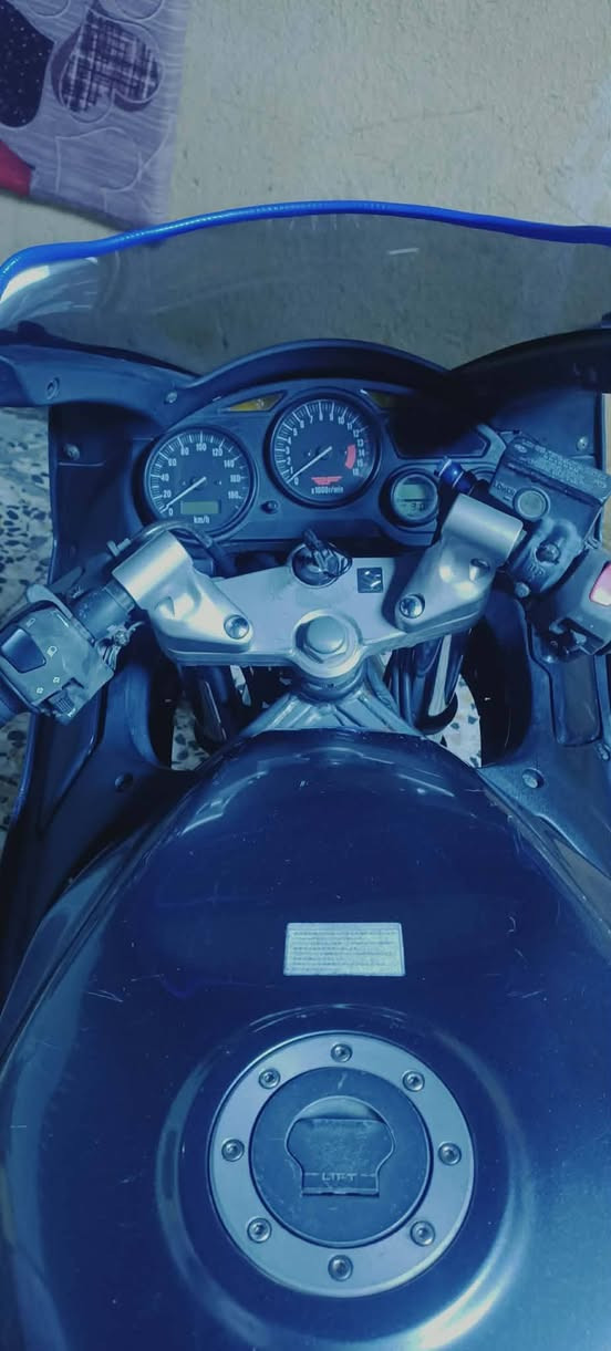 سلام عليكم دراجه ساسوكي قرش 400 بيه اشخوط بل سمج دراجه كله شغاله مكاني بغداد ***********
