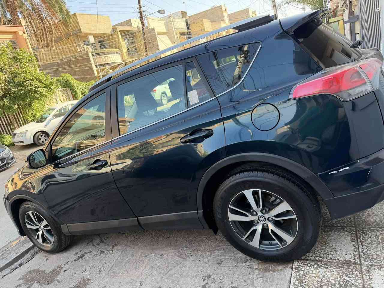 السلام عليكم من رخصة الادمن المحترم
تويوتا راف فور 2018 XLE 
رقم بغداد الانكليزي الجديد 
وارد امريكي 
حادث فقط دعاميات اماميه وخلفيه  وصبغ ربع الجامرلغ الخلفي الايسر (السونار موجود داخل المنشور) 
السياره ماشيه : 93 ميل 
مكفوله كير ومحرك على وضع الشركه 
الكشر كلش نظيف 
تبريد ثلج 
- [ ] ** المواصفات XLE
فتحه / تحكم ستيرن جهتين + كروس سرعه/ 3 انظمة قيادة/ تبريد بيانو/ اشاير بالمري/ شاشه لمس / بجم زينون اصلي 
الاتصال على الرقم 
***********
السعر :147$$$ قفل 🔒
