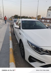 سيارة حديثة • مكيفة • قلعة سكر