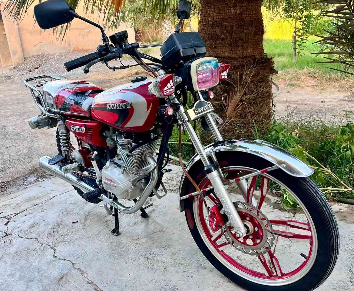 السلام عليكم   للبيع.                                                  موطور 🛵 سافان 2023☑️محرك كبس ما مفتوح شرط 🕢 منفيس موجود وزن ثقيل / احله من الصوره شرط 📸سلف كهربائيات كلو شرط ✔️جوز تاير جديد  ***********📞
