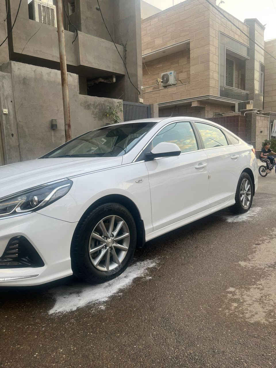 السلام عليكم للبيع سوناتا خطواحد غاز بلاد وارد كوري موديل 2023 كفالة عامة سونار موجود بصور لا صبغ ولا فتح ولا بارد ولا تكحيل اخت الزيرو بسمي مداور ثاني يوم كير مكينة مكفولات ممشة قليل الستفسار ***********

