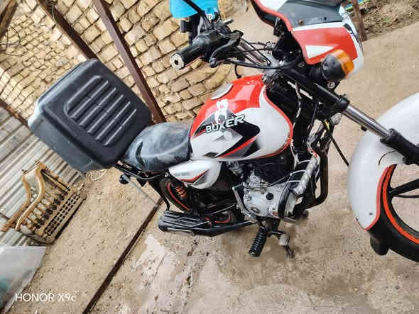 سلام عليكم دراجة بوكسر كلاسك موديل ٢٢ محرك مكفول اوراق كاملة السعر مليون ونص وبيهة مجال حك الجية واتساب 
***********
