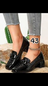 احذية ماركة بريطاني السعر 7 الاف والتوصيل 3 الاف كل المحافظات للحجز وا...