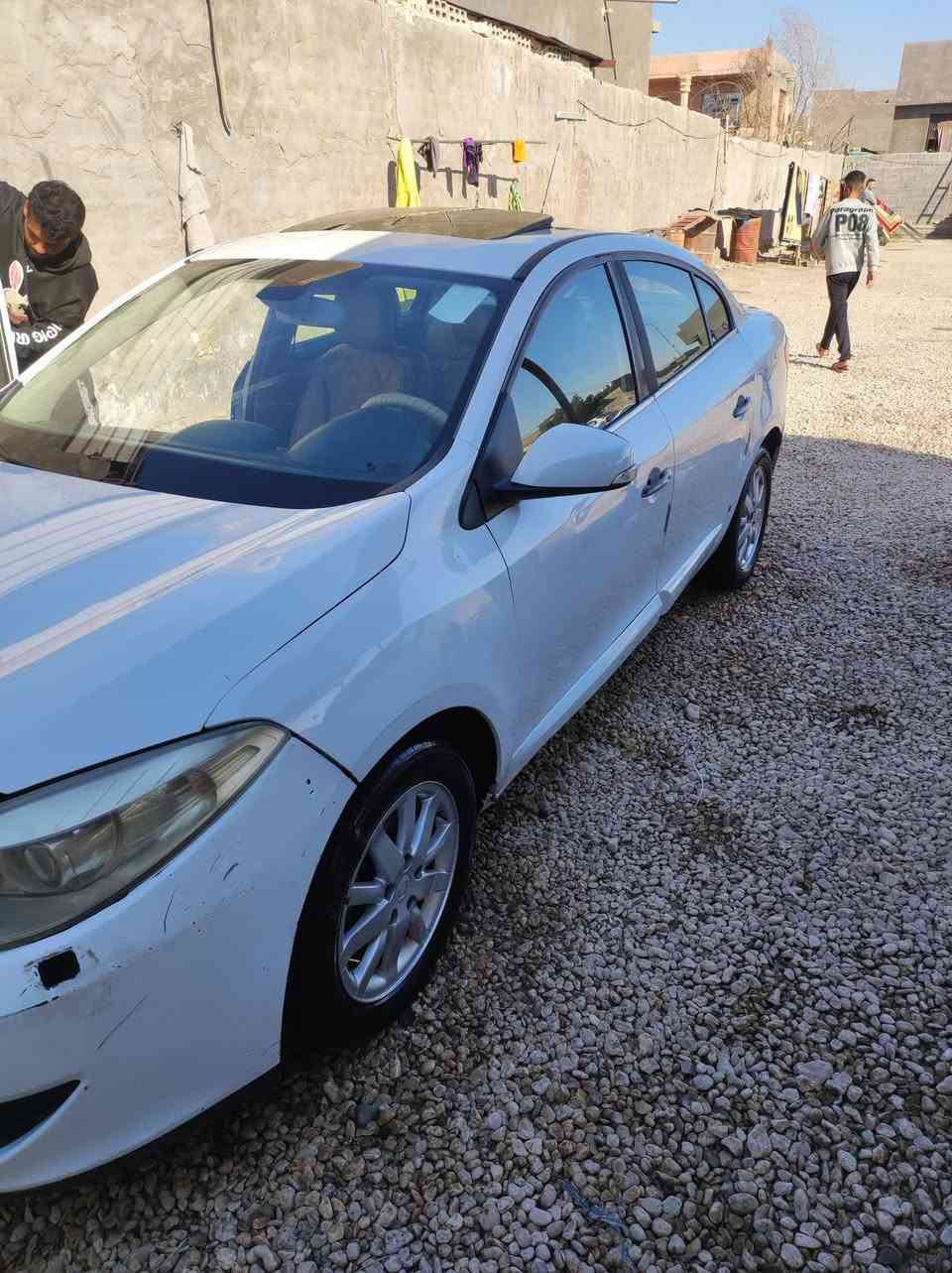 اسلام عليكم رينو فلوانس موديل 2011 فول مواصفات السيارة استيراد خاص بيها جاملغ امامي وخلفي ضربه بسيطه يعني بارد ترجع مكاني بابل سعرها 50 وبيها مجال *********** اتصل واتساب
