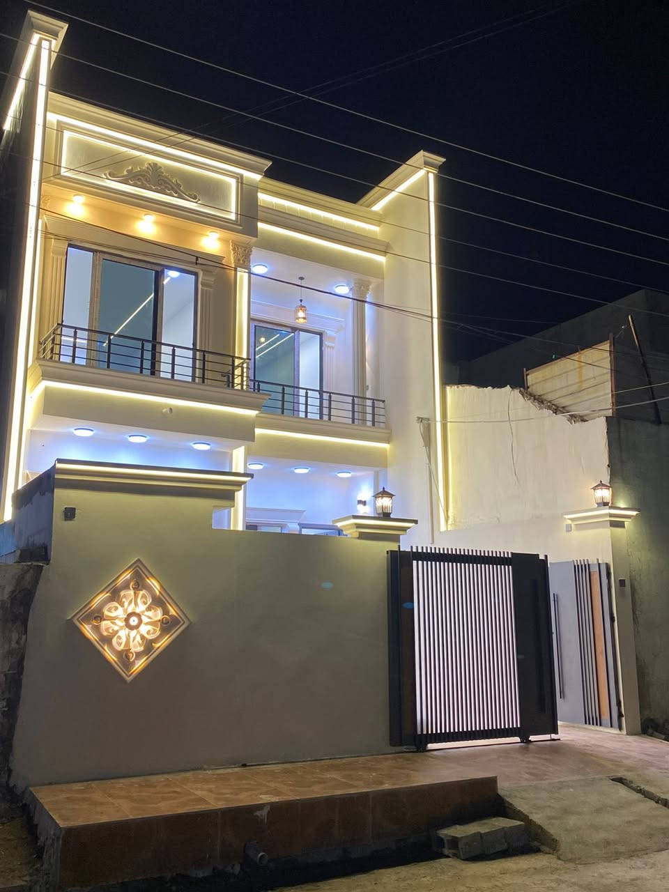 مع الجمال ولاناقه دار للبيع بسعر مناسب مساحه الدار 130 متر كركوك حي الاسره ومفقودين مقابيل جامع العدل السعر 168 وبي مجال طابو صرف بسم شخص واحد الاتصال 
***********
