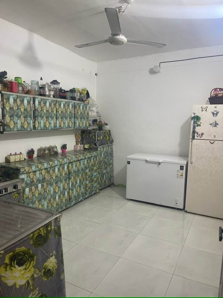 يالله بيت للبيع المساحه100متر بناء بلوك وذابوك سقف صب العنوان طويريج الرشيده قرب السيطره السعر 36الاتصال ع الرقم ***********
