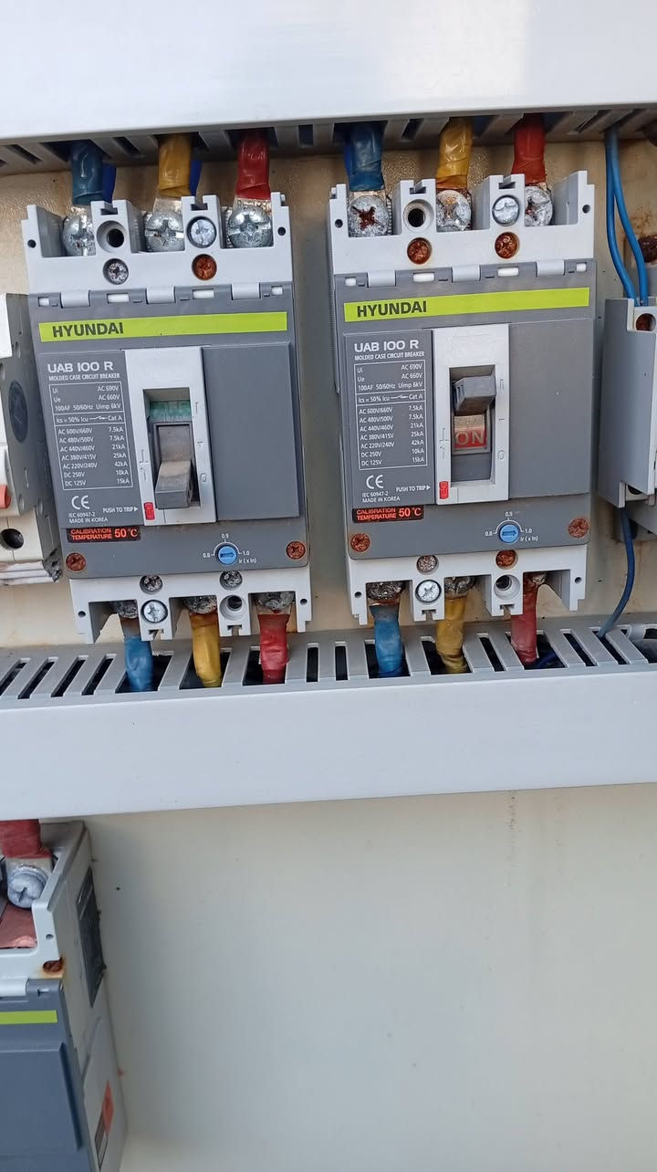 سلام عليكم بورد للبيع بي 4قواطع  كوندكتر 2 او50سراكت سعره مناسب/***********
