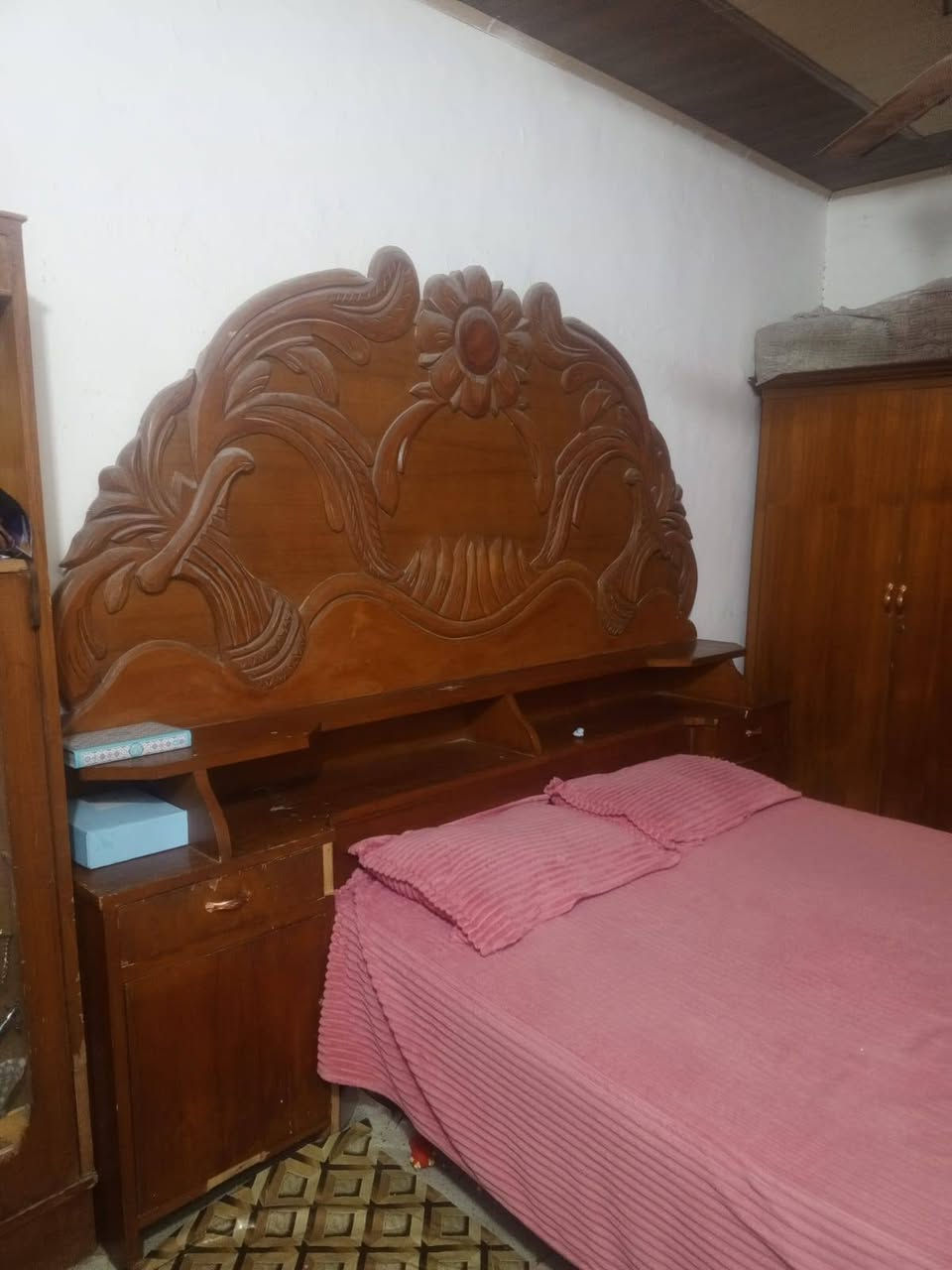 غرفة اخشاب صاج للبيع السعر 400 وبيه مجال ***********
