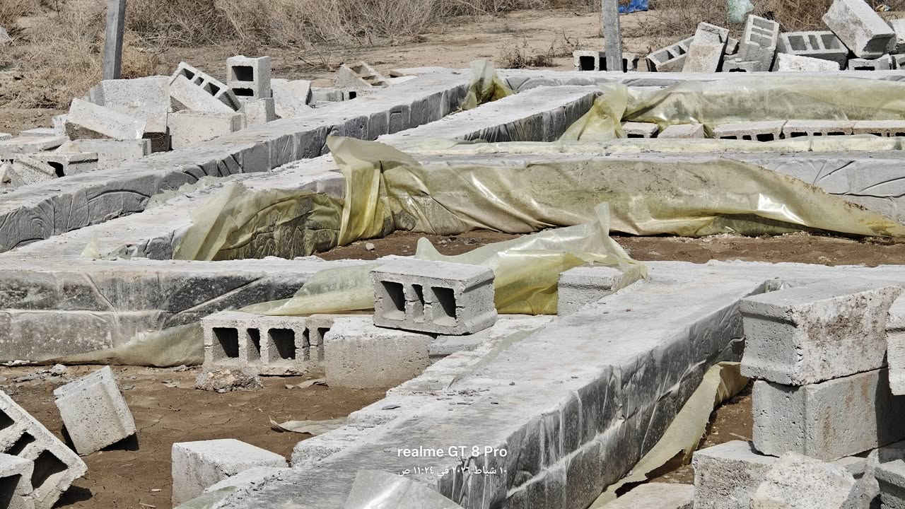 السلام عليكم قطعة أرض 200متر رباط جديد كامل مع السياجات العنوان حي العدل مقابيل  بازيخانة أعبيد السلطان للبيع لأستفسار الاتصال على رقم ***********
