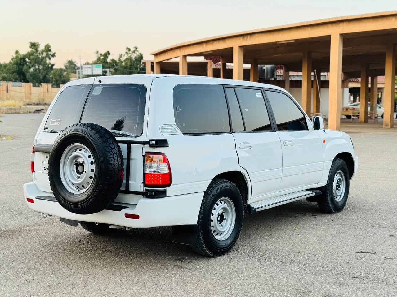 مونيكا موديل 2003 سيا ره كه  ناوى نيه له حا سيبه ى به غداد  ده ژبول به رز ده بل سو پير جام كا ره باى  ته بريد مه ر كه زى  سه لا جه  كيرو مه مينه و ته قه و ره قه و هه موو به شه رته ٥ تايه وويلى نوى له بنه  هه موو كيانى به شه رته  سيا ره كه بو ياغ عامه  به لام پيشو پشتى كه پسه هيجى نيه  هه موو كيانى به شه رته به ناو كردن و غرامه و هه موو به سه رته 
سعرى 110
***********
*********** أربيل, العراق
