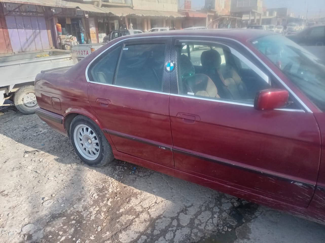 السلام عليكم اخوان عندي بي ام حجم 520كير عادي محرك كبس السياره نظيفه مال بيت صبغ جماليه تشغيل عن بعد قفل مركزي شاشه حار بارد موديل 91 السياره بسمي رقم دولي نينوئ  السعر خابر واستفسر هاذه رقم الهاتف ***********
