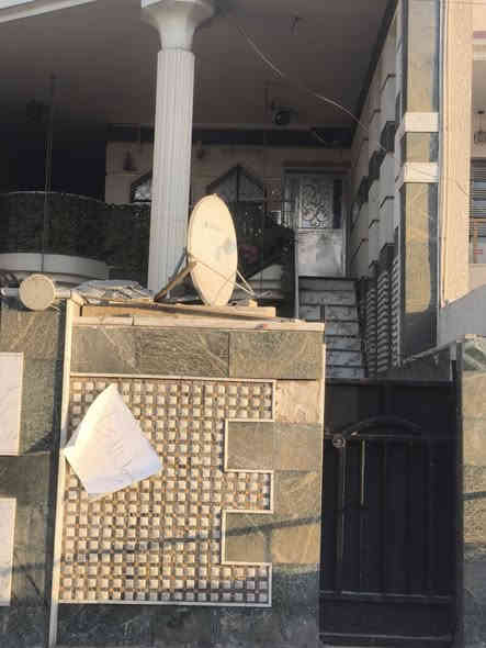 السلام عليكم 
مشتمل للايجار خلف مطعم الابتسام محلة 508 
المشتمل معزول الدرج مالته وحد عن البيت 
يحتوي على 
استقبال كبير 5*4
غرفة نوم 4*4
مطبخ 5*4 
خدمات 
بلكونه خارجية 2*3 
سعر الايجار 800 الف 
يصلح للعائلة الصغيرة فقط 
للاستفسار اكثر 
***********
