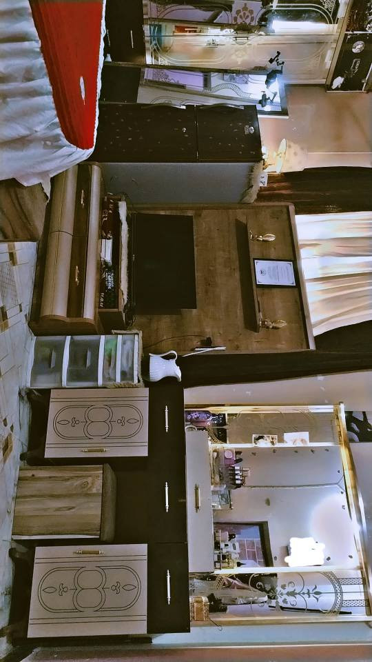 السلام عليكم غرفه نظيفه جديدة كلش ستعمال قليل 11 قطعه وياهه ميز شاشه تفصال ما صار هواي ماخذيهه مكانهه السماوه السعر بلاش 900 تصال او واتساب ***********
