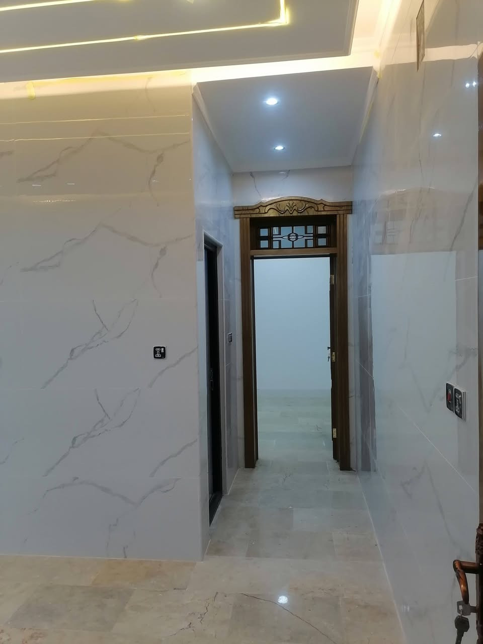 دار للبيع 100 متر حي الوفاء. جديد مامسكون    يحتوي على ثلاث غرف نوم للاستفسار الاتصال على الرقم *********** او مراجعة مكتب الگرعاوي
