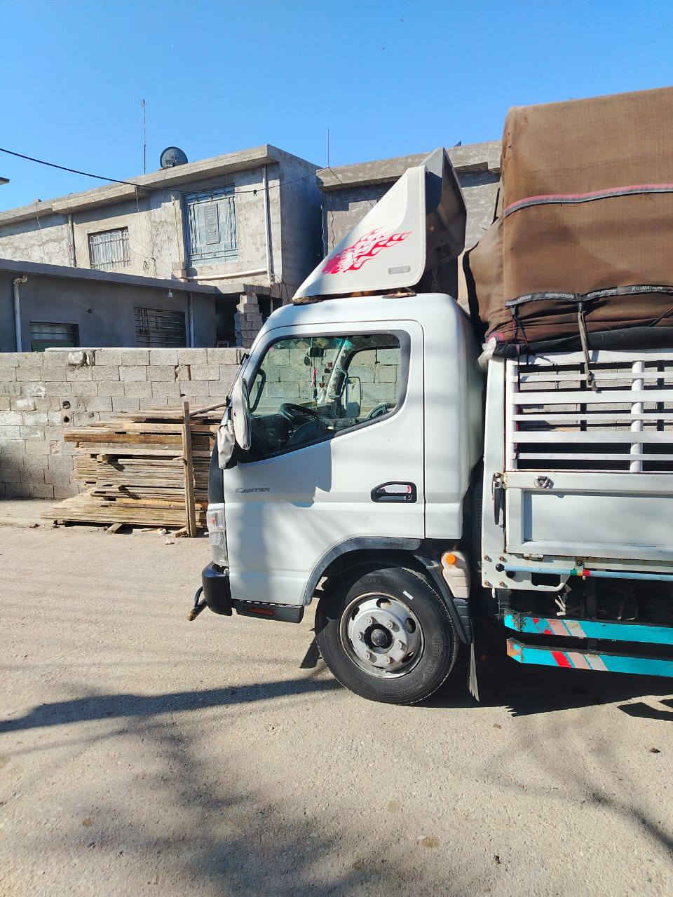 السلام عليكم سيارة كنتر للبيع مديل 16 محسن تايرات جديدة كهربائيات شغالة فوول السيارة جاهزة من كلشي رقم انكليزي بيه سقيف وا جادر بيه طخ بل قمار تانكي كاز 200/مكلف بل نشر تحويل ثاني يوم / ***********/***********
