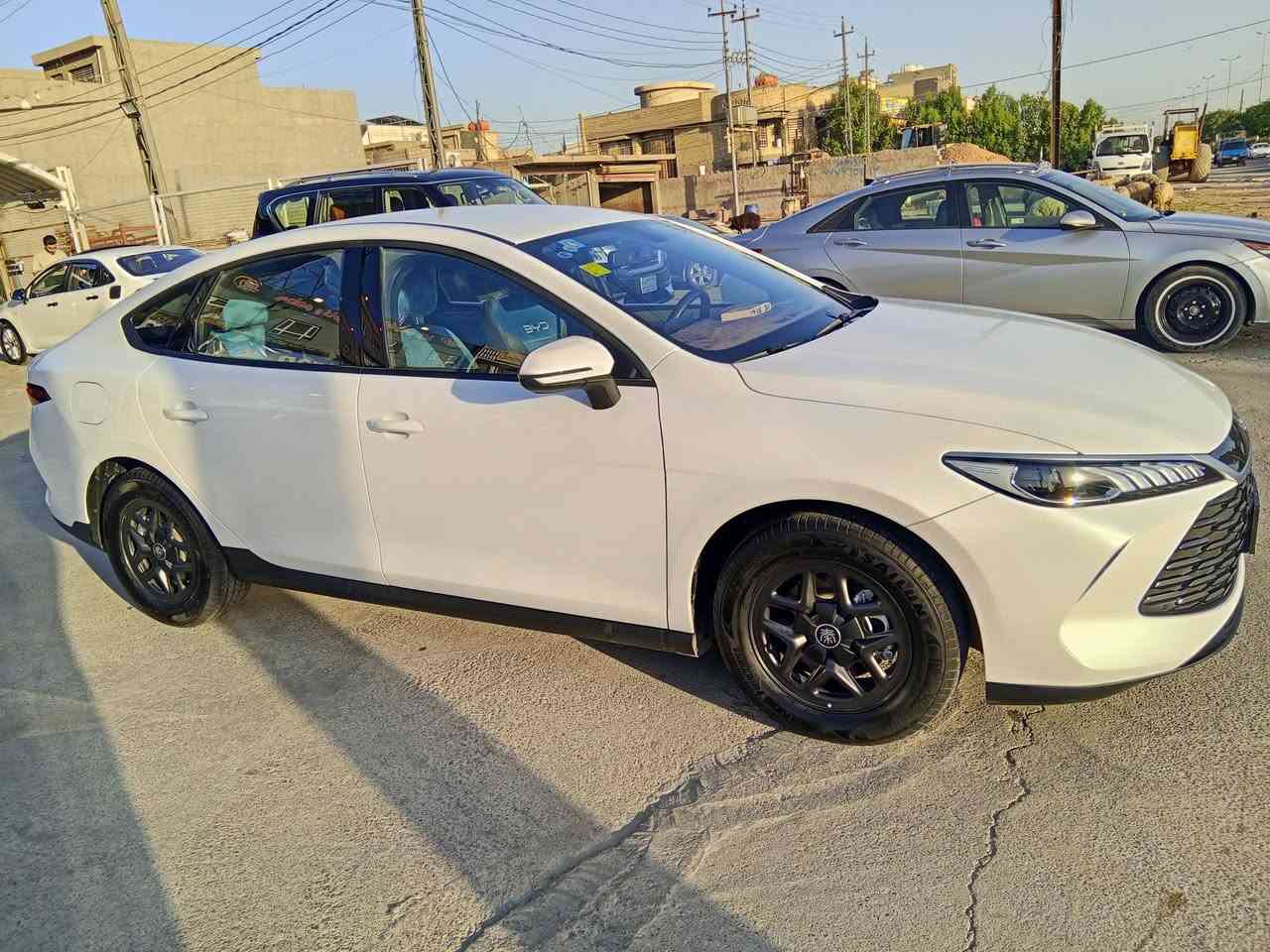 سلام عليكم 
سيارة بي واي دي...... كن بلاس.....  BYD.
للبيع ..سيارة نظيفة جداً 
غنية عن التعريف 
الكشنات مدوشمة ..وارضية .وسفاري..وتغليف حراري الداخل
رقمها بغداد....مميز.....
السيارة متكاملة  ما بيها اي نقص.
مبرمجة ...والتطبيقات كلهة نازلة ..
ملاحظة ...بيها خسفة بسيطة بلتكمة الي فوك الباب خلف الصدر...محددة بالصور...
مكان بغداد حي الجهاد
السعر..18.750
بيها مجال بسيط 
رقم الهاتف.....***********......
