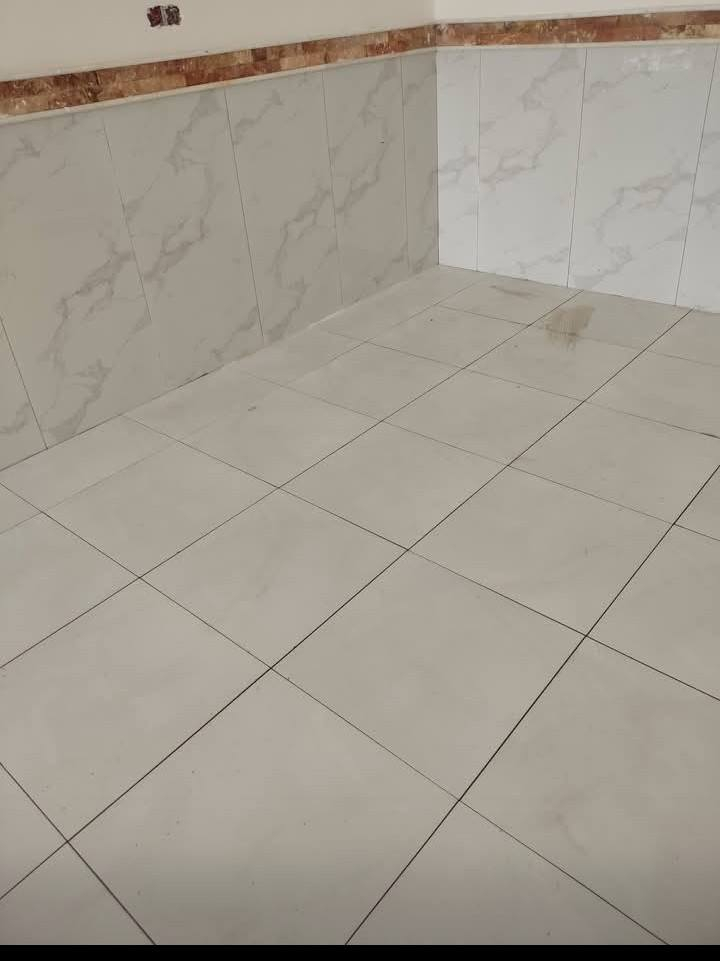 السلام عليكم خلف سيراميك درجه اولى استلام مهندس ارضي وجداري يوميه او علمتر***********
