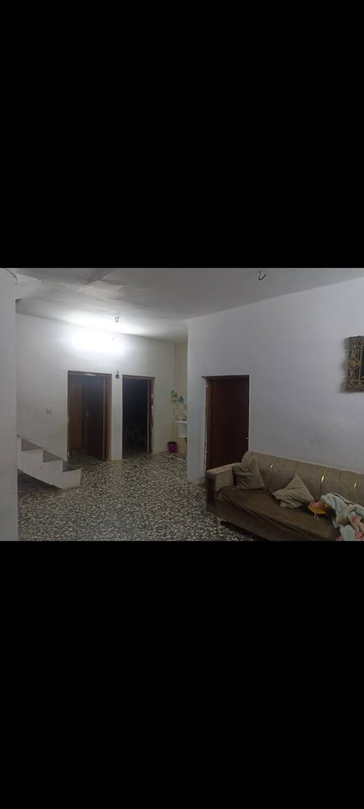 السلام عليكم
بیت للبيع 200م ب 4000 واجهيه 10  نزال 20 بيه محل مرتب مال حلاقة طابقين ✨🏡 ✨
📍 
📌 الموقع: أبو غريب - الحصوه - النصر والسلام
📐 المساحة: 200م
🔢 رقم القطعة: 4091
💰 السعر: 110 مليون
✅ بيه مجال 
📞 للاستفسار والاتصال:
☎️ ***********
☎️ ***********
