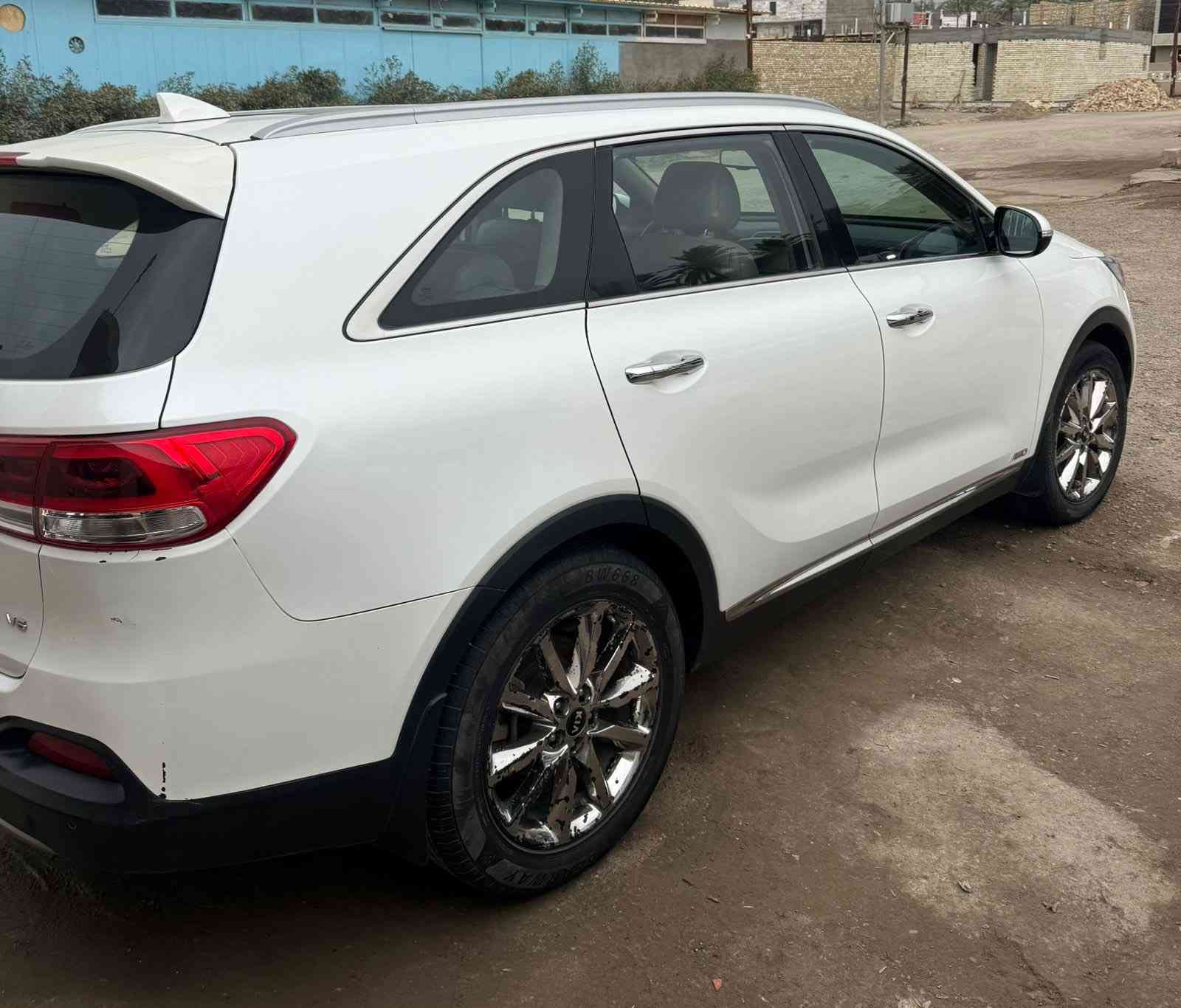 السلام عليكم
سورنتو خليجي للبيع 2017 فول مواصفات 1/1 
سياره 6 سلندر ماشية 151 الف
مبدل جاملغ ايسر.والبنيد فقط مفتوح
مكان السياره بغداد.السعر 220 ومجالها بسيط جدا 
الرقم ***********
